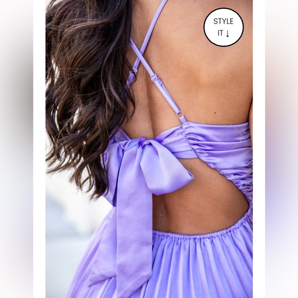 Lavender Pleated MIDI Dress - Picture 7 of 9